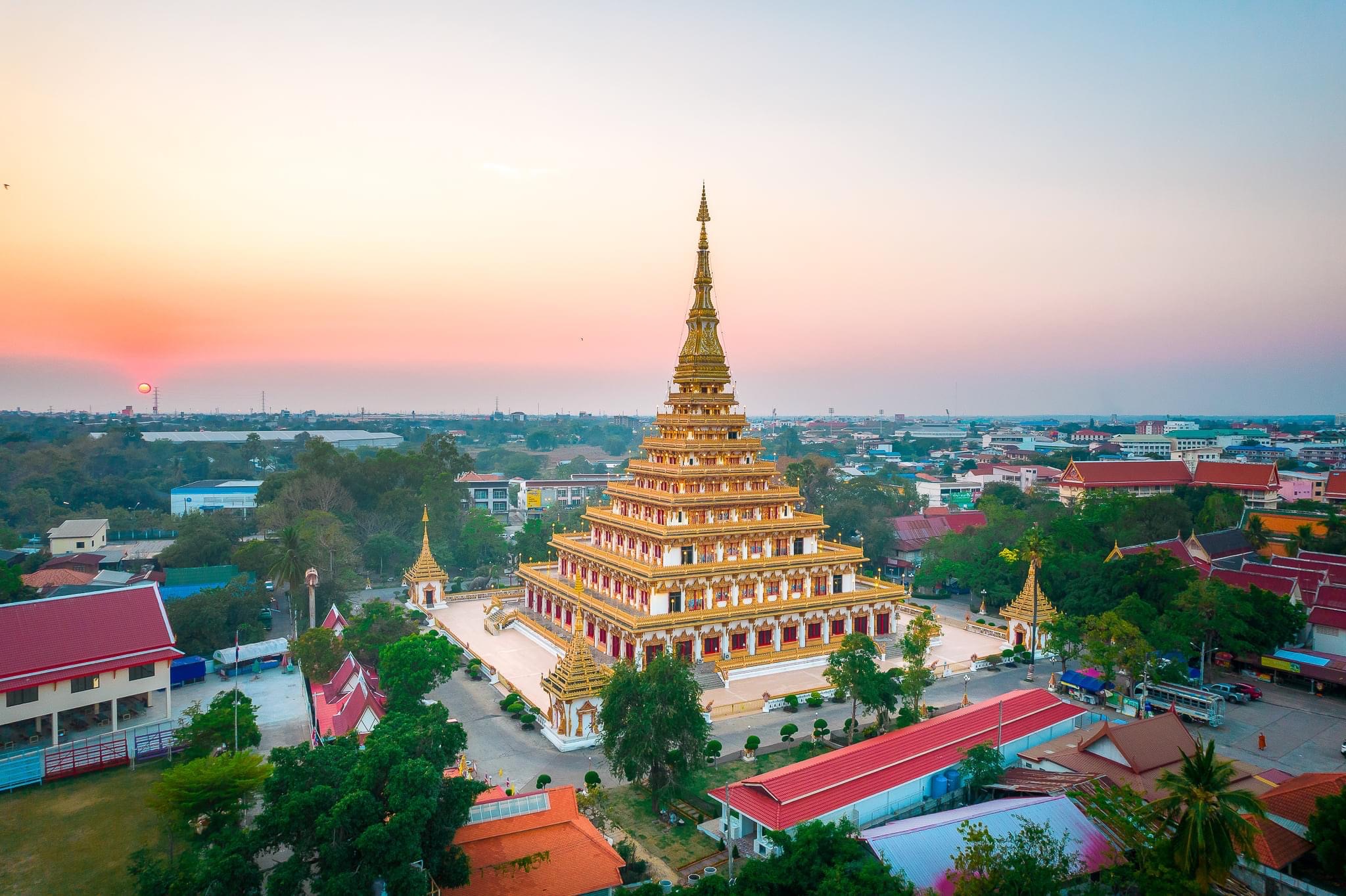 พระมหาธาตุแก่นนคร (วัดหนองแวง พระอารามหลวง)